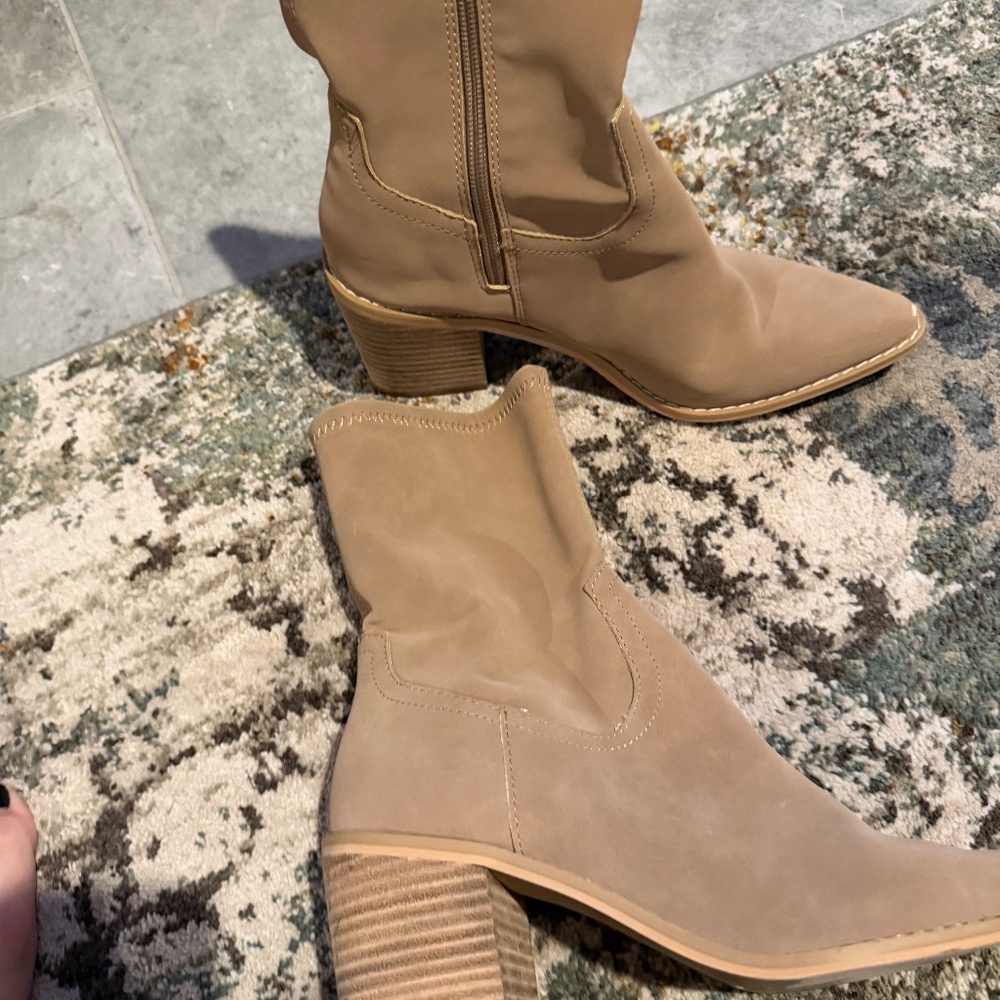 Oasis Society Vegan Boot Size 8